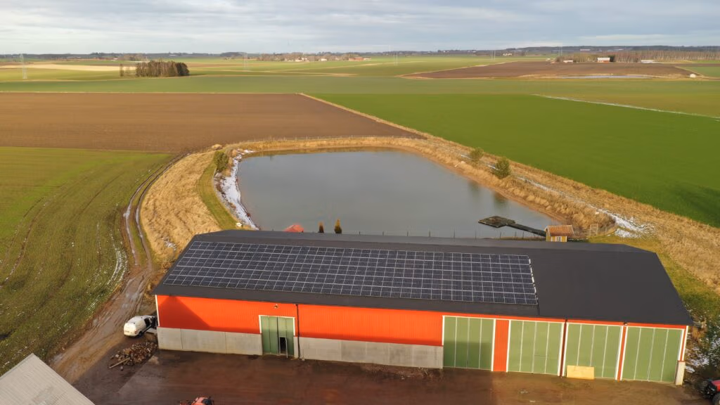Självförsörjande solenergi på lantbruk med hög energiförbrukning